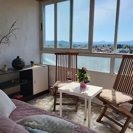 Apartment Beautiful In The Nicest Part Of Town *